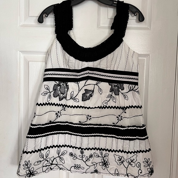 Size 10 Nanette Lepore black and white top with embroidered details. - Picture 1 of 4